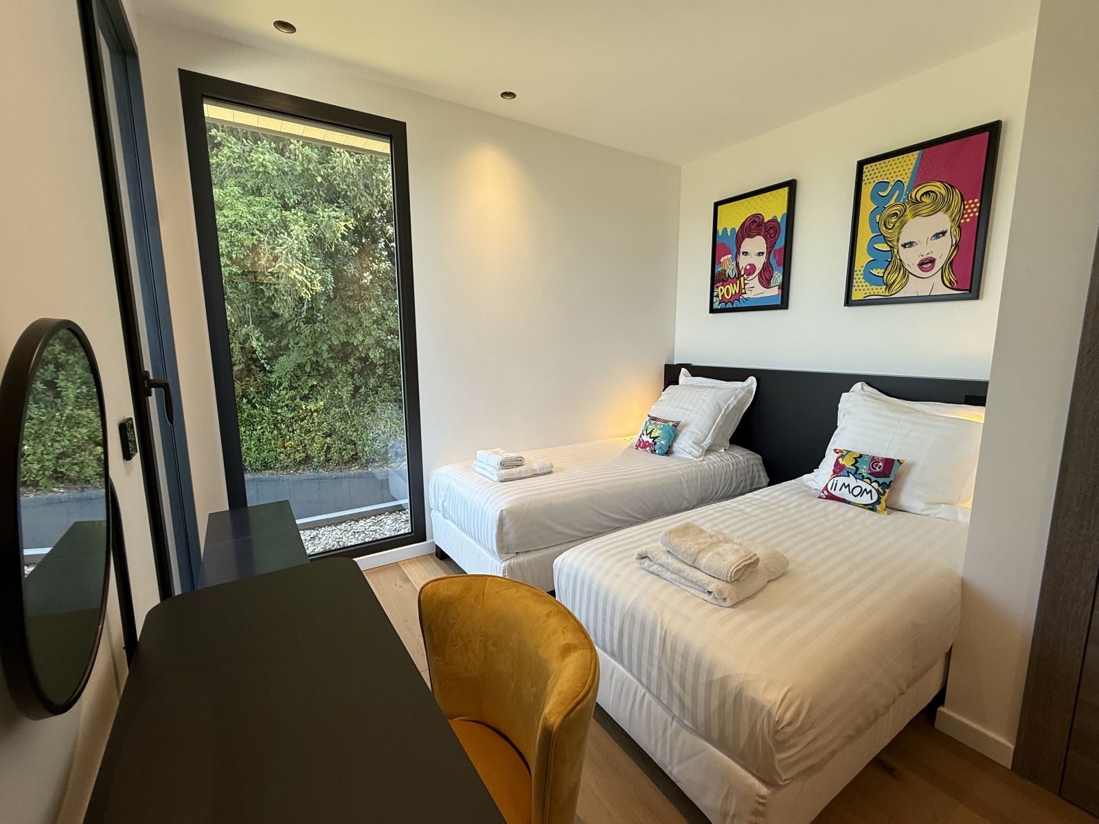 Bedroom King or twin 4